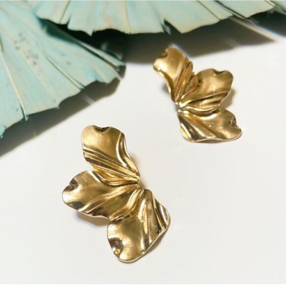 Flower statement earrings in gold #197 - Picture 2 of 6